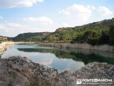 Lagunas de Ruidera; bastones de senderismo; club de montaña